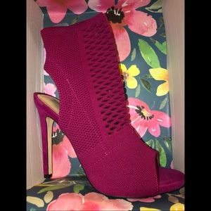 Peep toe heel